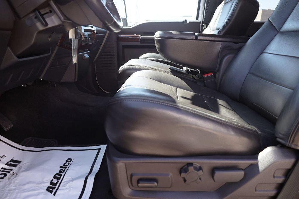 Used 2010 White Ford  image 11