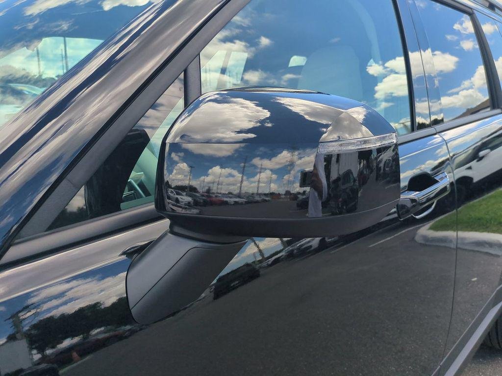 New 2027 Black Hyundai SEL FWD image 12