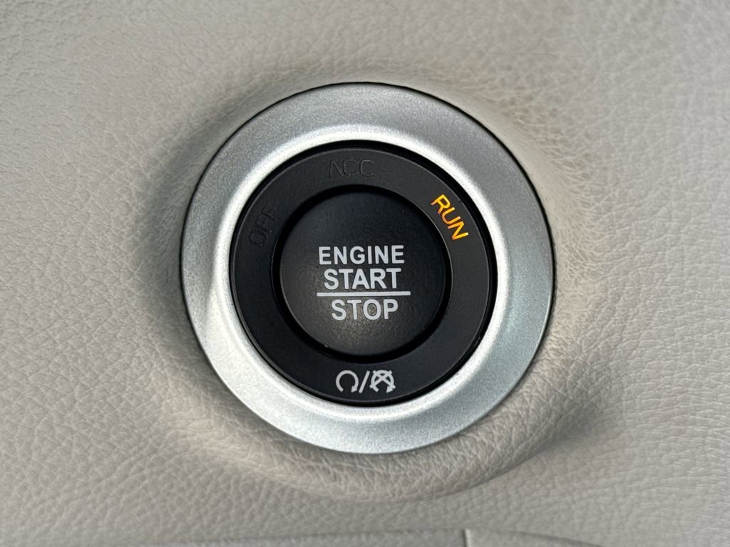 Used 2024 Silver Chrysler Limited image 28