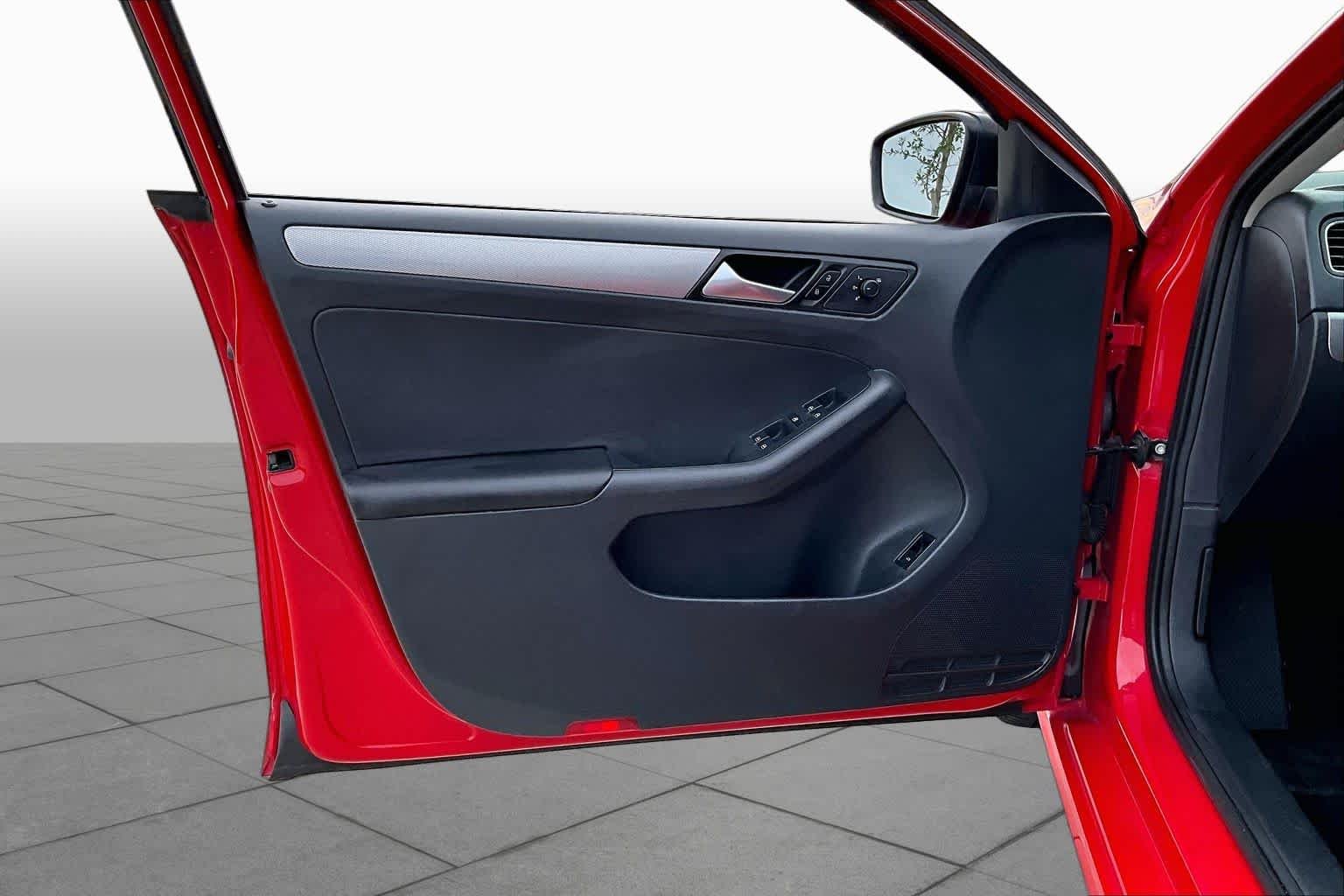 Used 2015 Tornado Red Volkswagen 1.8T SE image 25