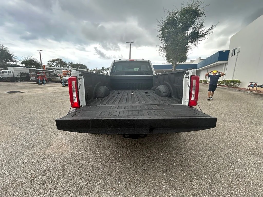 Used 2025 Oxford White Ford XL image 32