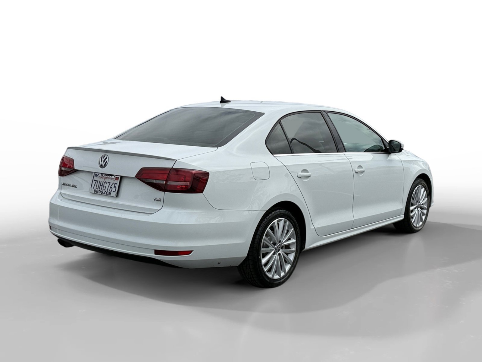 Used 2016  Volkswagen  image 5