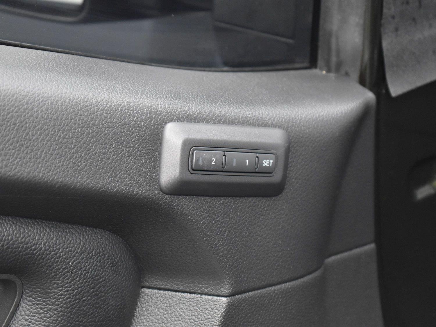 Used 2019 Midnight Pine Metallic Nissan PRO-4X image 11