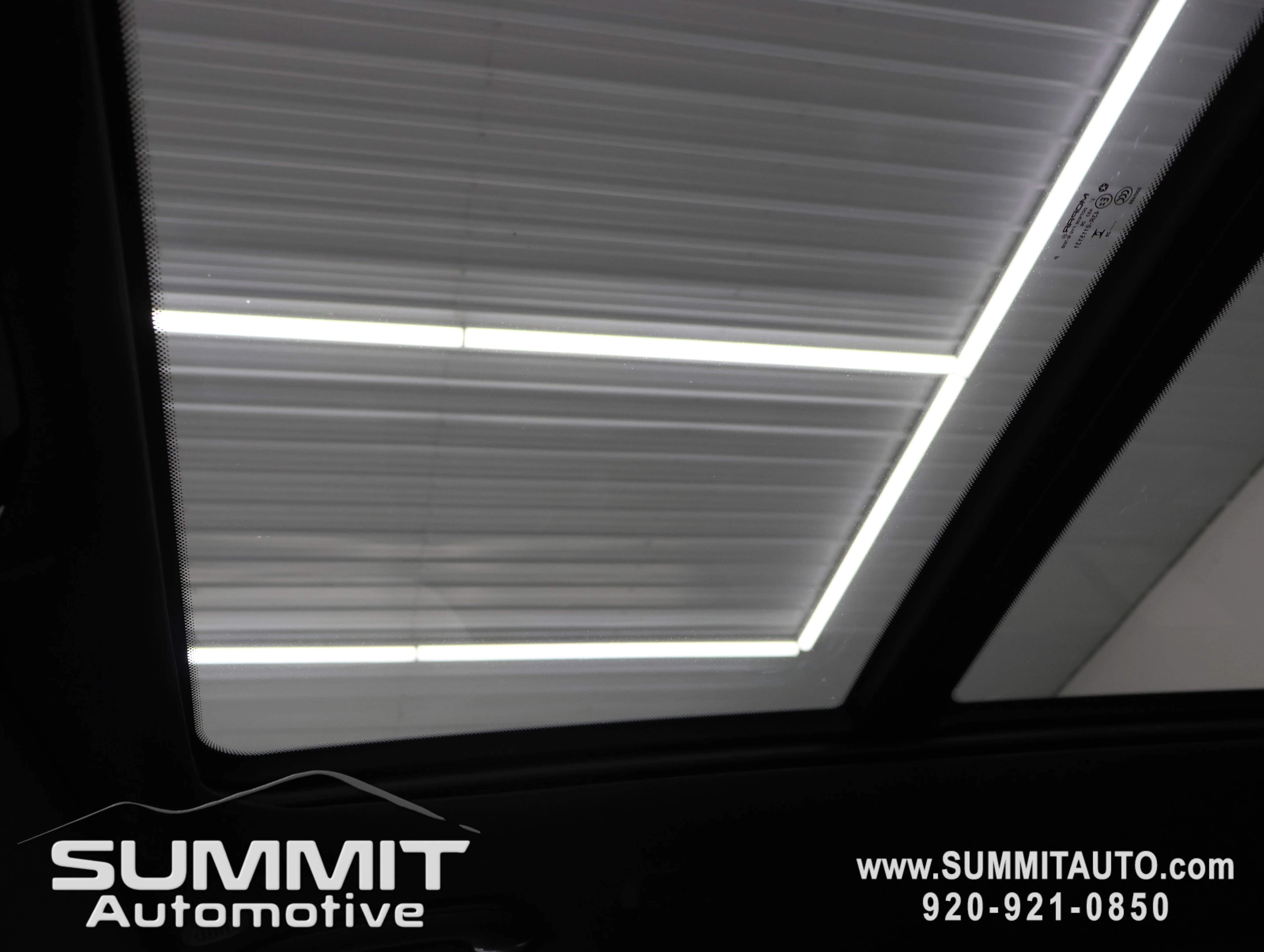New 2026 Bright White Clear-Coat Exterior Paint Jeep Summit Obsidian image 13
