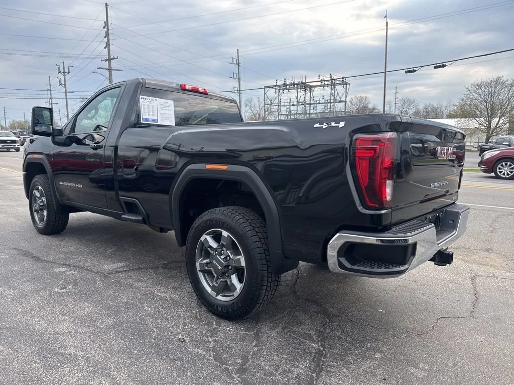 Used 2025 Onyx Black GMC SLE image 5