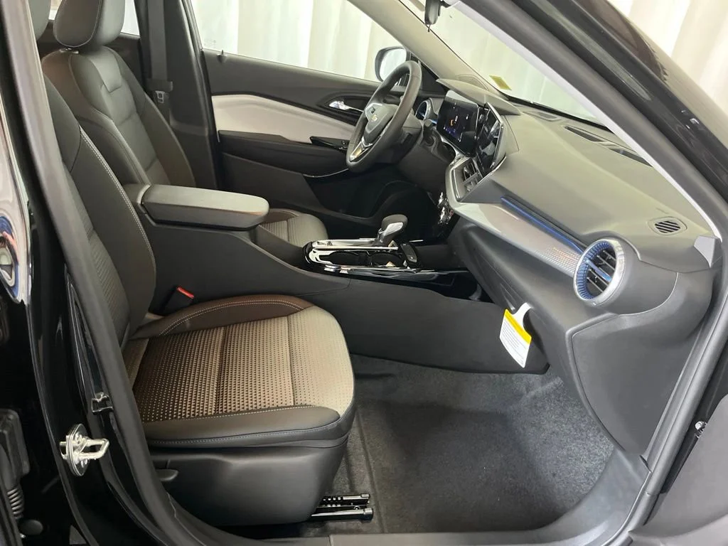 New 2026 Mosaic Black Metallic Chevrolet LT image 18