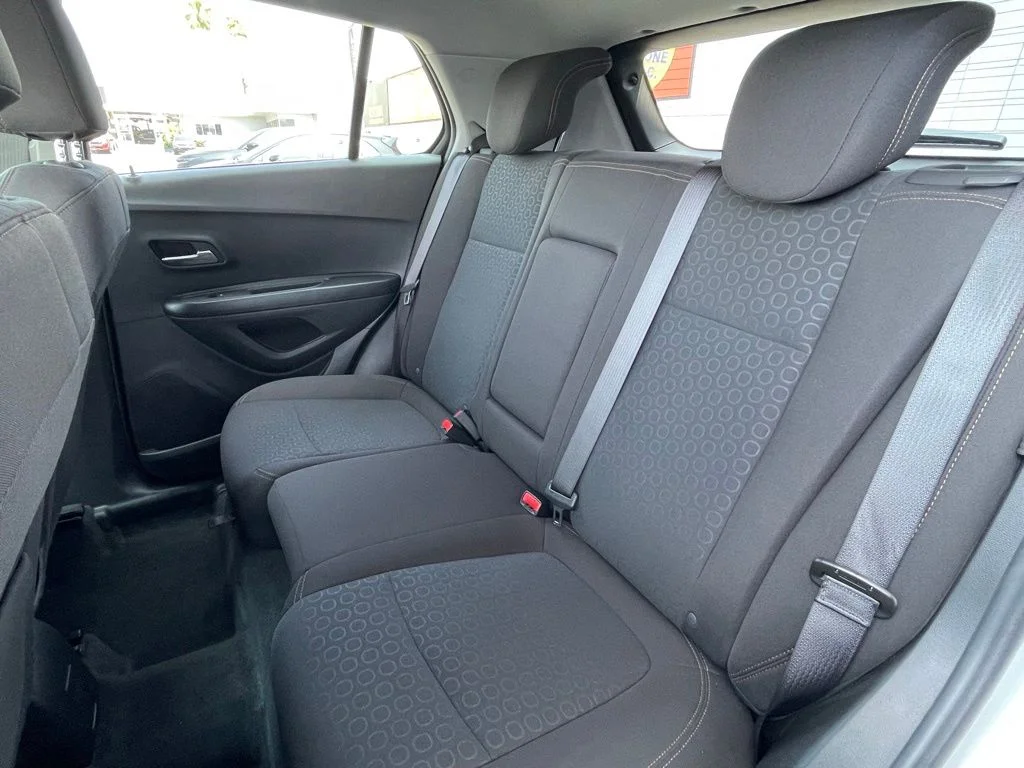 Used 2022 White Chevrolet LS image 15