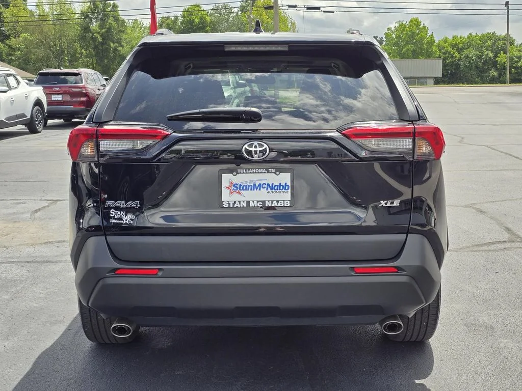 Used 2022 Midnight Black Metallic Toyota XLE Premium image 6