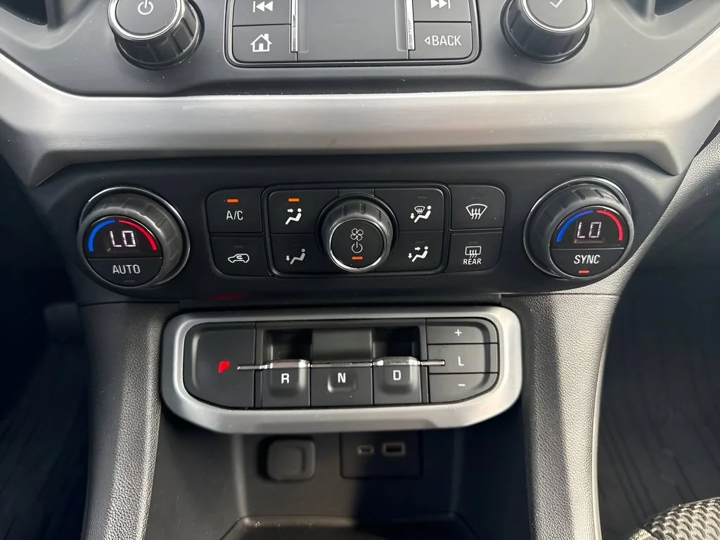 Used 2020 SUMMIT WHITE GMC SLE image 17