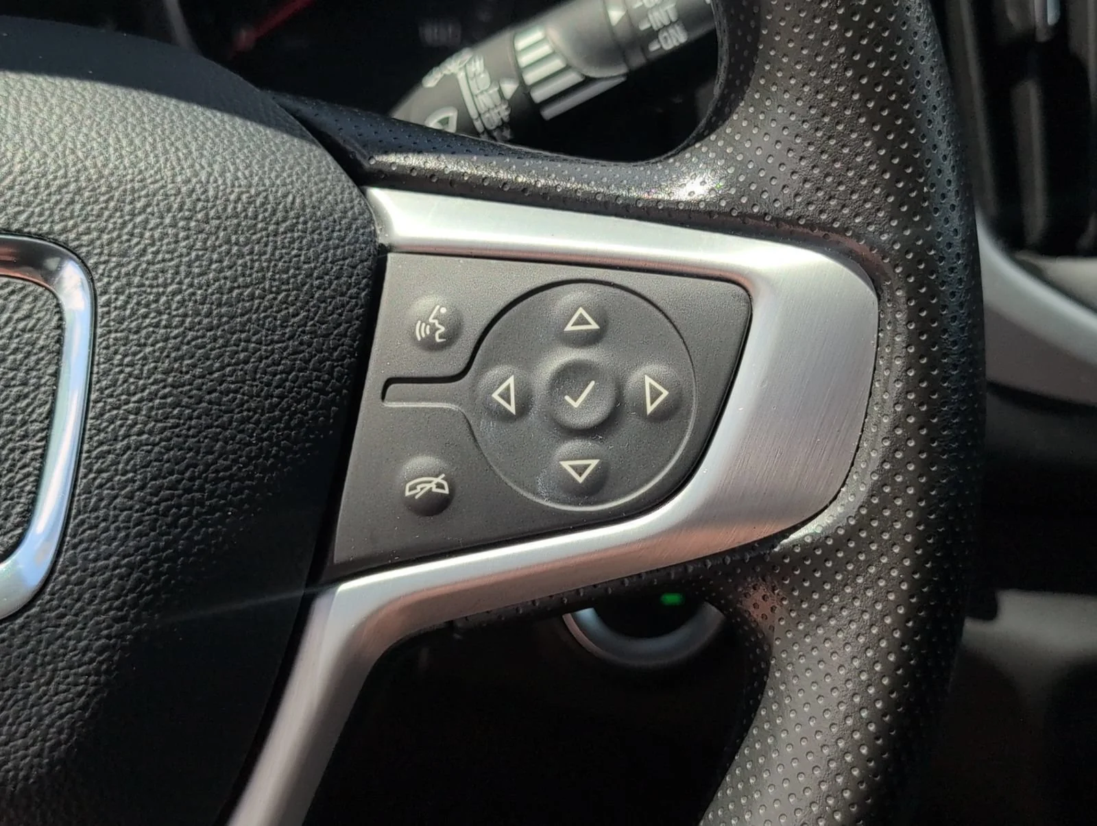 Used 2024 Sterling Metallic GMC SLE image 26