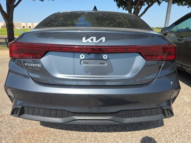 Used 2022 Gray Kia LXS image 4