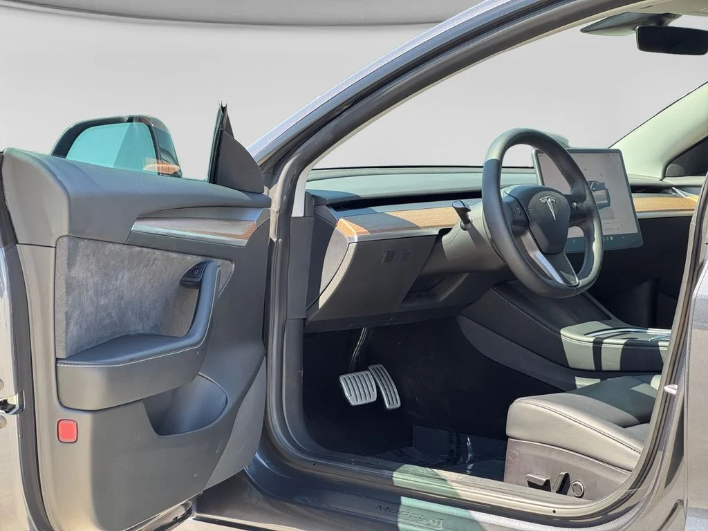Used 2022  Tesla Performance image 8