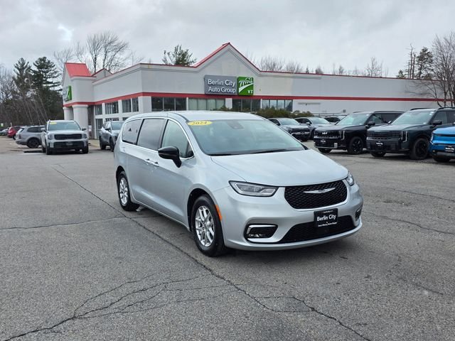 Used 2024 Silver Chrysler Touring L image 32