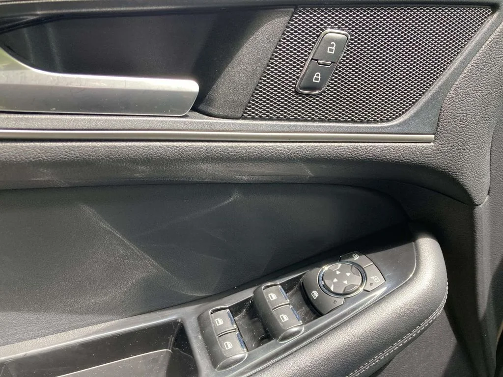 Used 2019 Gray Ford SEL image 11