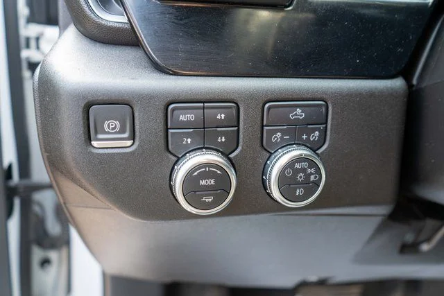 Used 2024 White GMC Elevation image 20