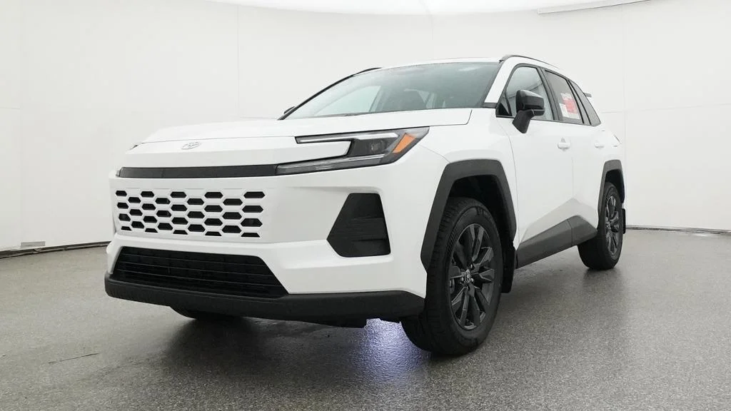 New 2026 Ice Cap Toyota XLE Premium image 19