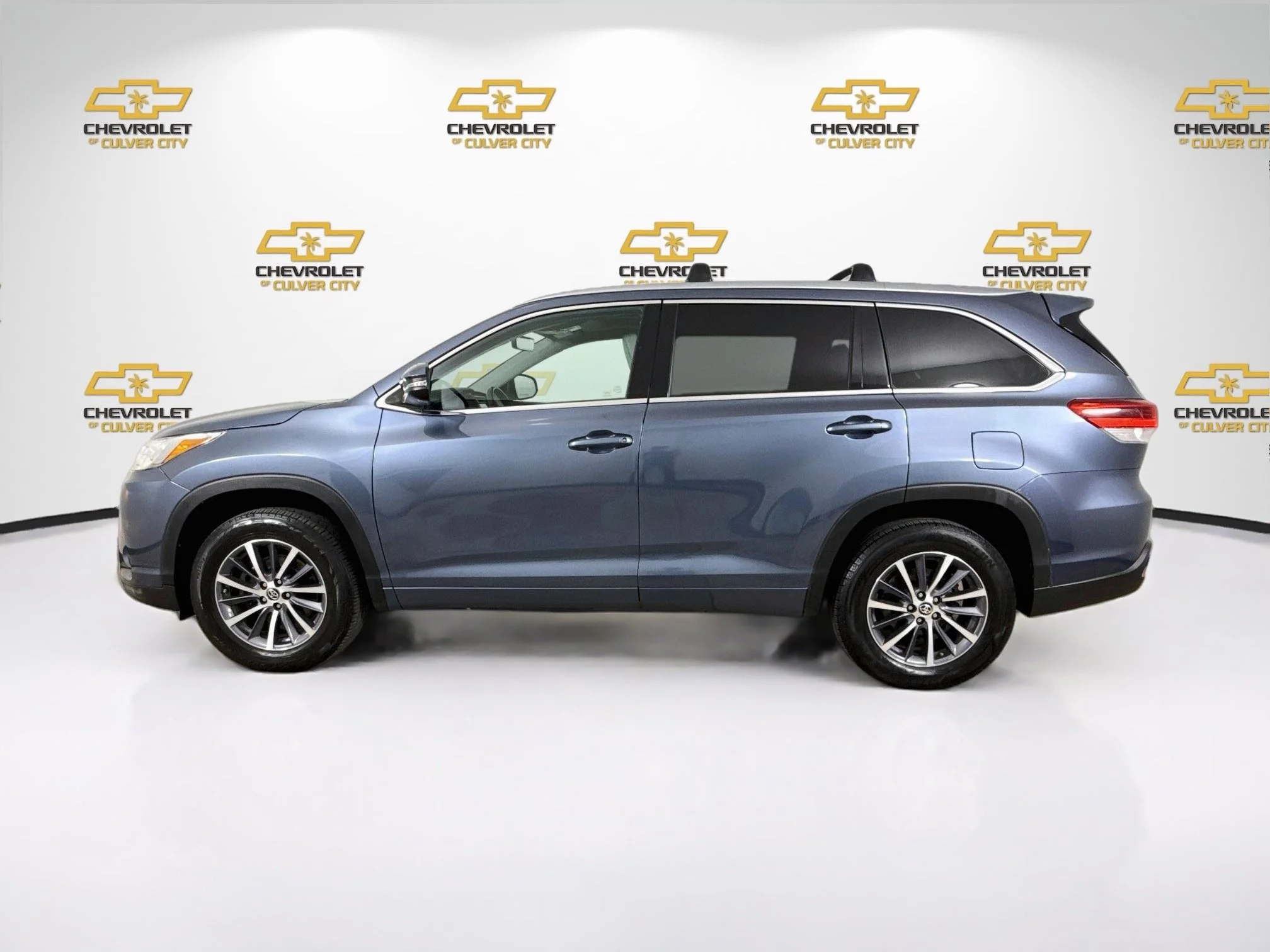 Used 2018 Blue Toyota SE image 5
