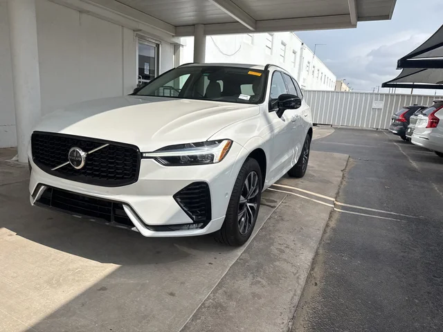 2024 Volvo XC60 B5 Plus Dark Theme