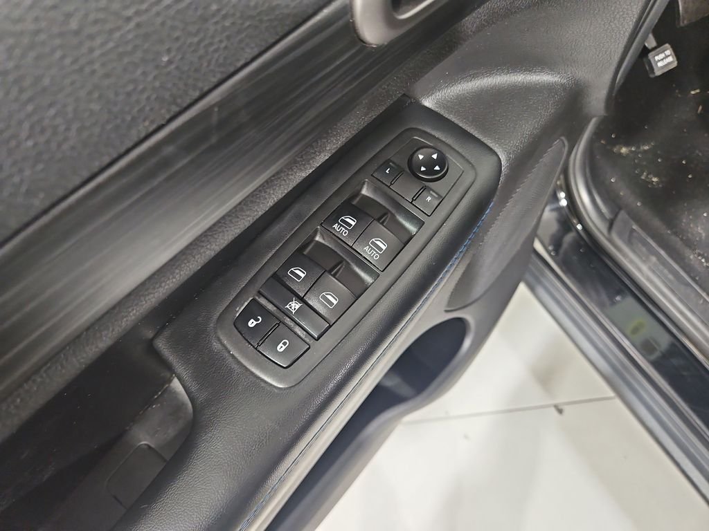 Used 2019 Diamond Black Jeep Laredo image 12