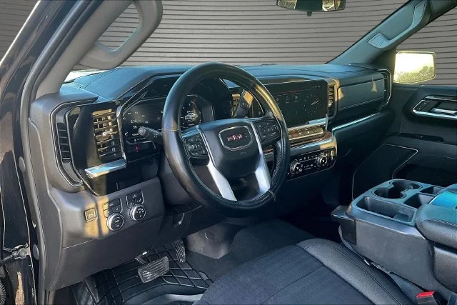 Used 2022 Black GMC Elevation image 17