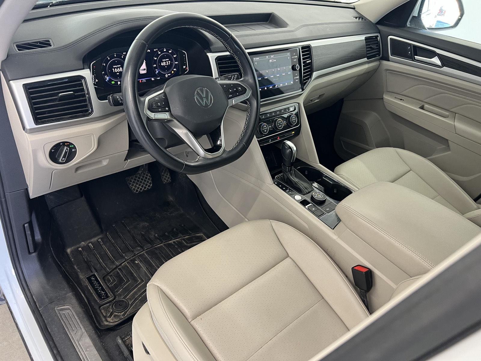 2023 Volkswagen Atlas SE w/Tech - Photo 13