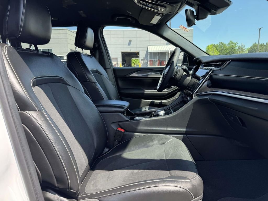 Used 2023 White/off-white Jeep Altitude X image 13