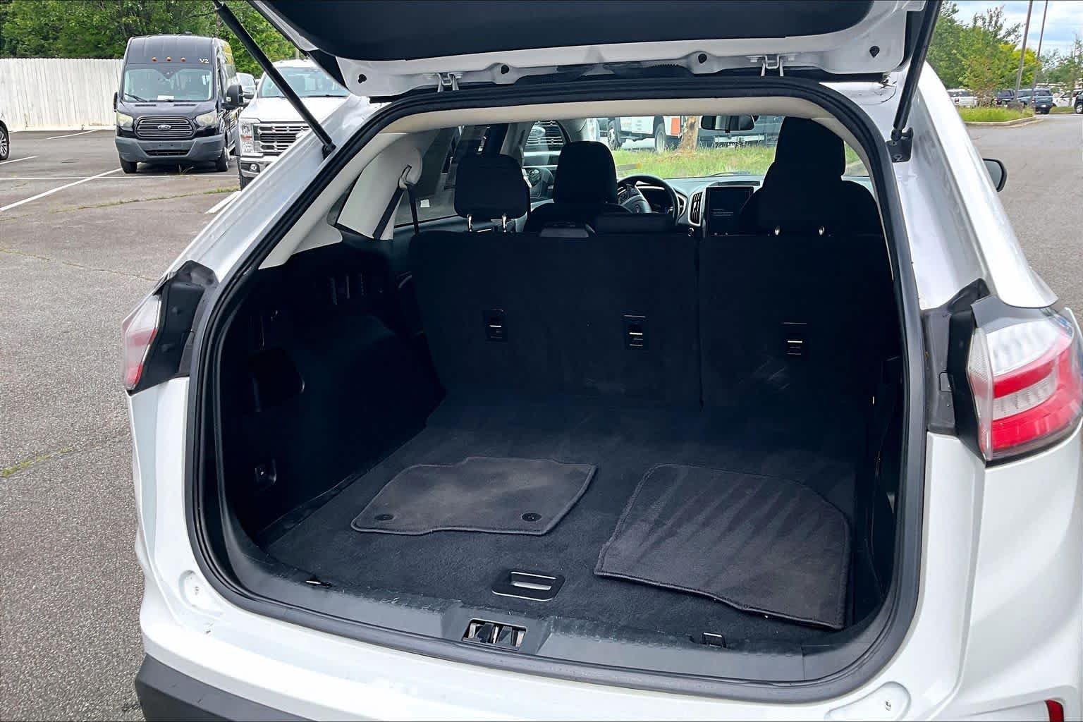 Used 2021 Oxford White Ford SE image 31