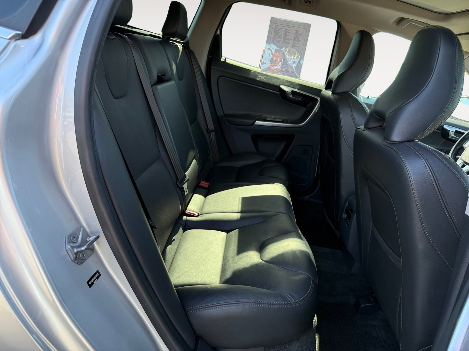 Used 2017 Bright Silver Metallic Volvo T6 Dynamic image 18