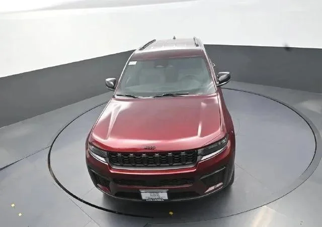 New 2026 Velvet Red Pearl-Coat Exterior Paint Jeep Laredo image 11