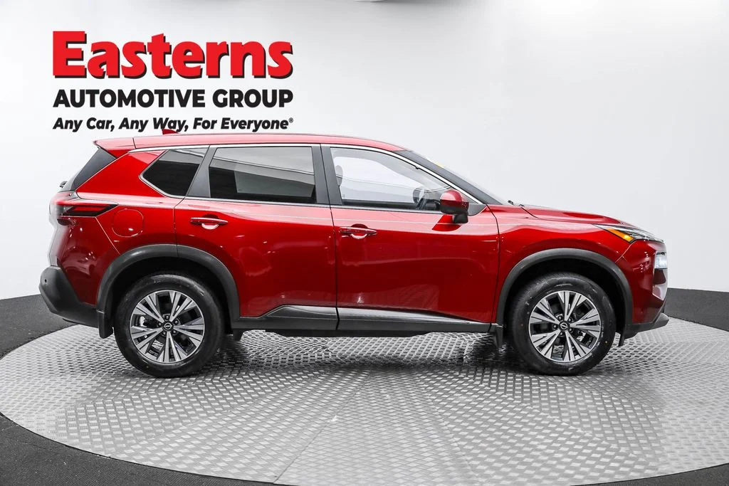 Used 2023 Red Nissan SV image 4