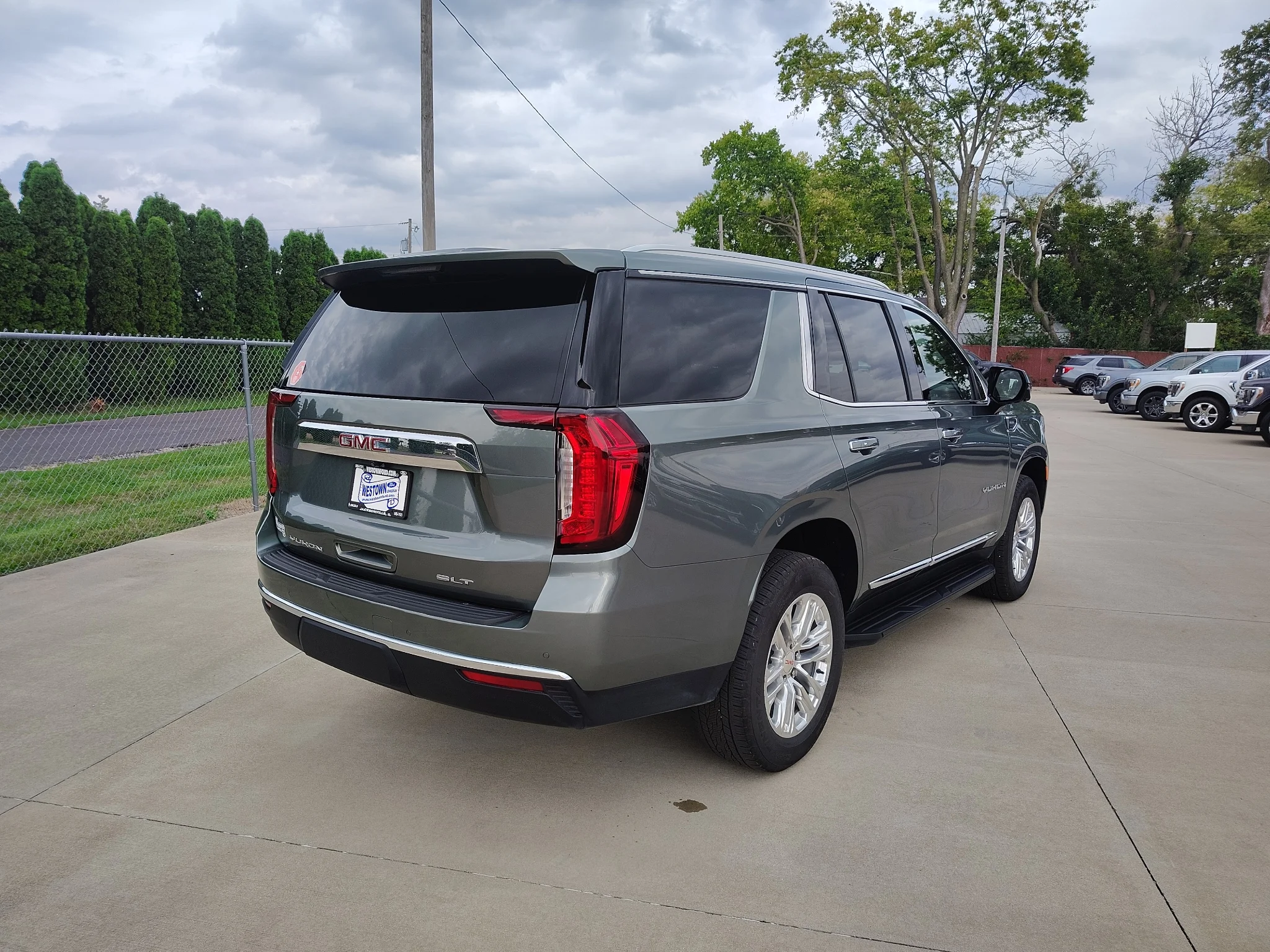 Used 2024 Frost GMC SLT image 4