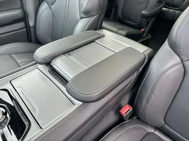 New 2026 Bright White Clear-Coat Exterior Paint Jeep Limited Altitude image 22
