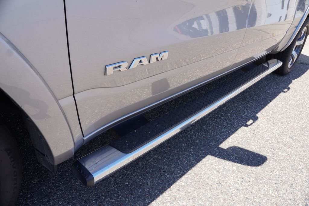 Used 2021 Billet Silver Metallic Clearcoat Ram Laramie image 14