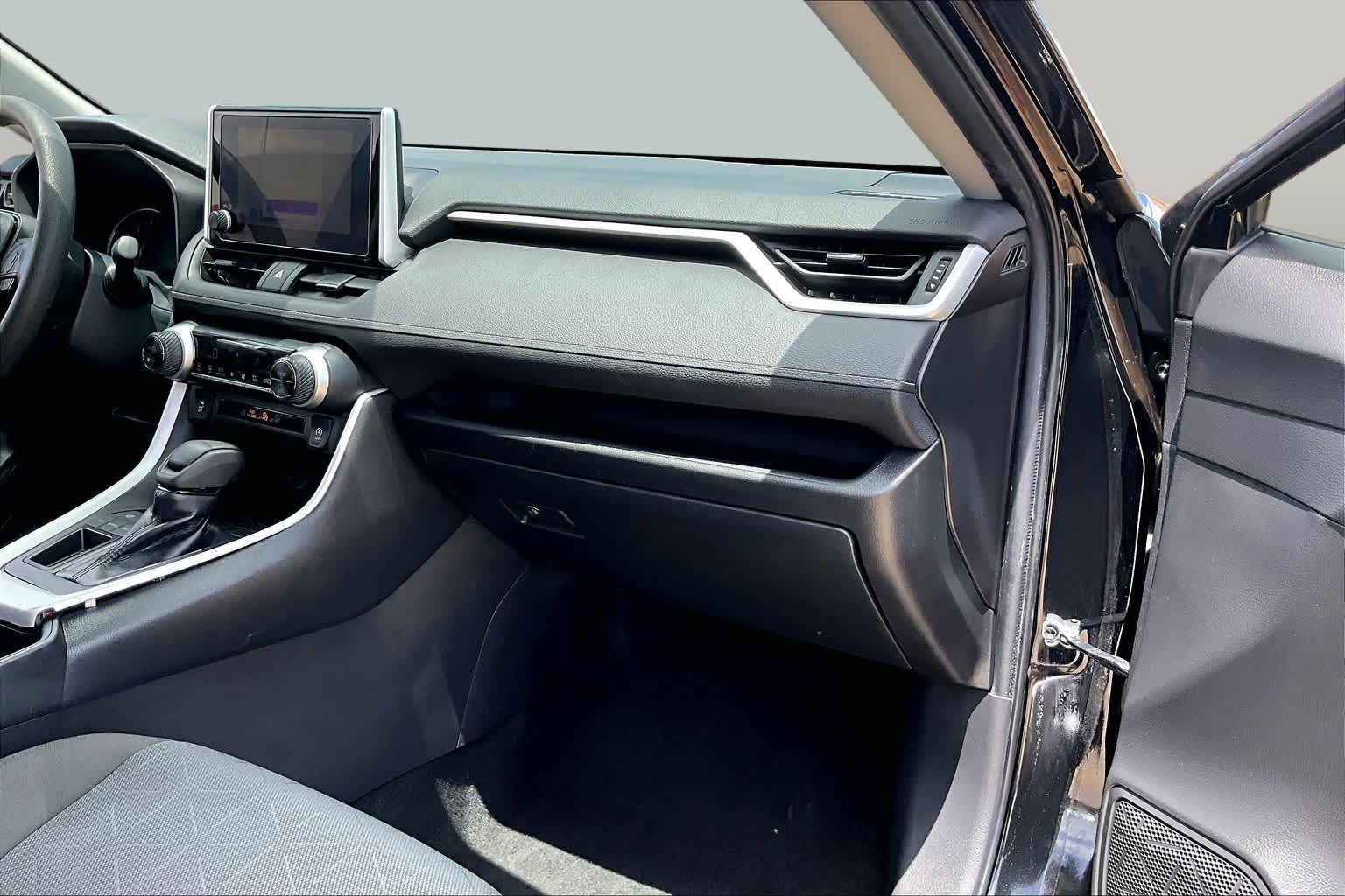2023 Toyota RAV4 XLE - Photo 18