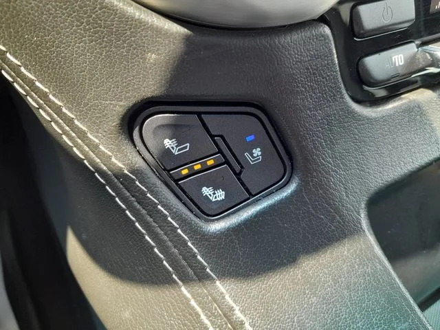 Used 2018 White GMC SLT image 23
