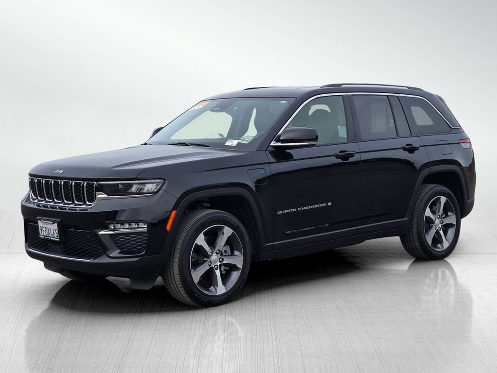 Used 2022 Diamond Black Crystal Pearlcoat Jeep 4xe image 5