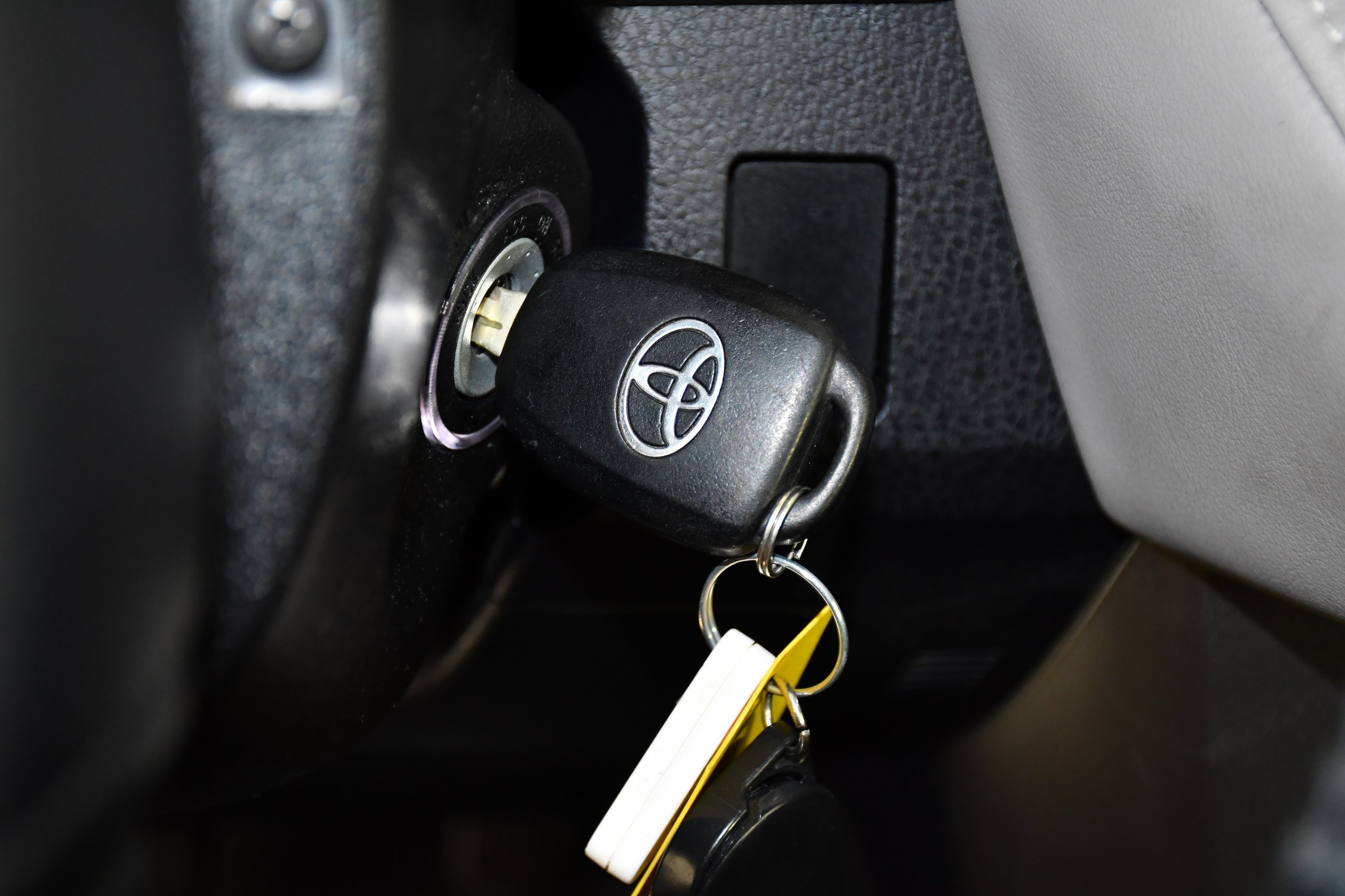 Used 2016 Black Toyota XLE image 24