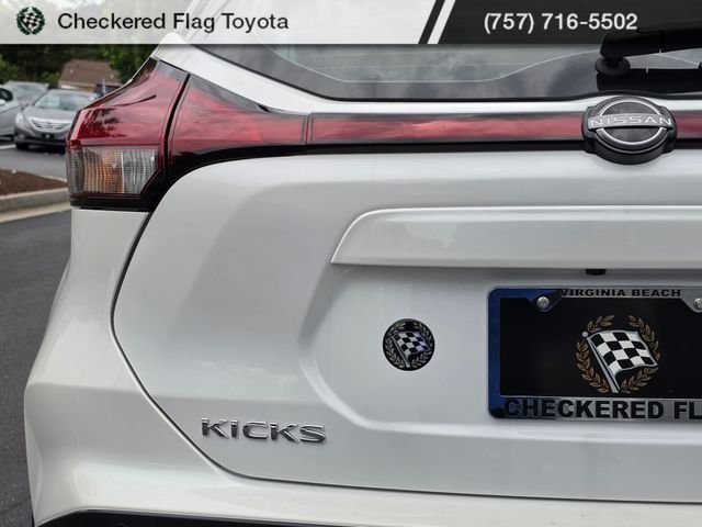 Used 2024 Aspen White Tricoat/Super Black Nissan SR image 17