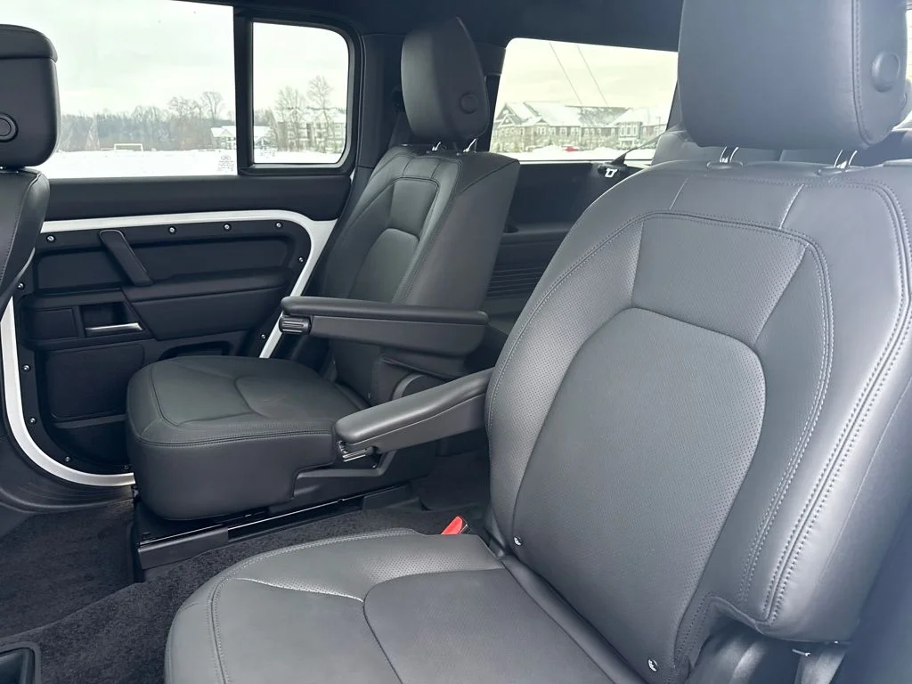 2025 Land Rover Defender X-Dynamic SE - Photo 12