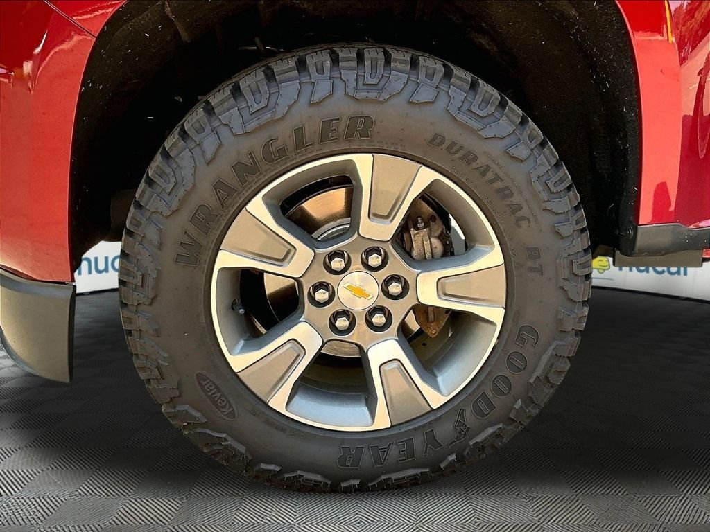 Used 2020 Red Chevrolet Z71 image 27
