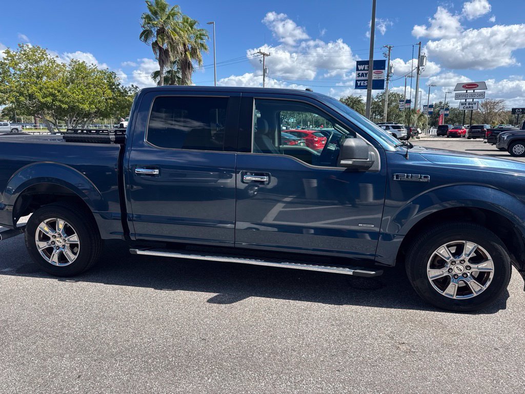Used 2017 Blue Ford XLT image 4