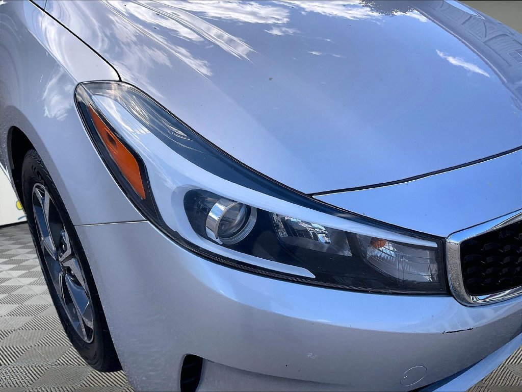 Used 2018 Silky Silver Kia LX image 28