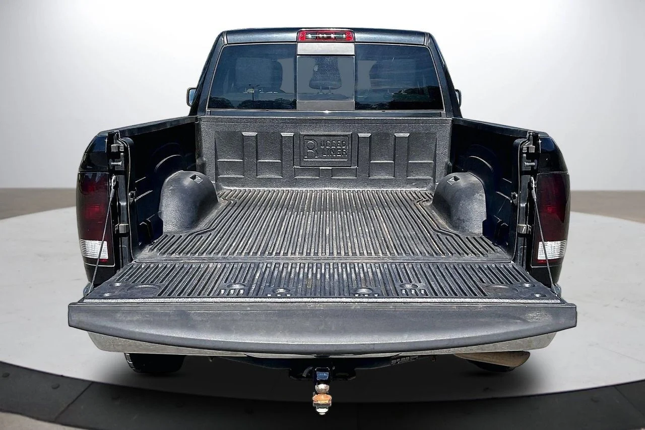 Certified Used 2018 Black Ram SLT image 25