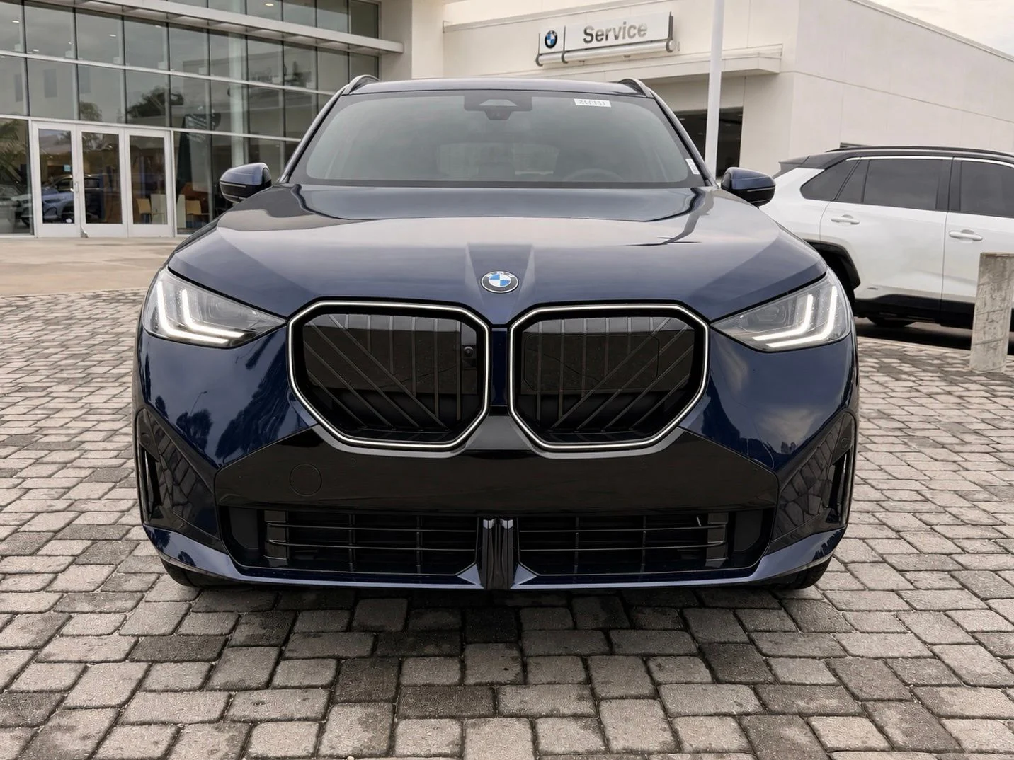 New 2026 Tanzanite Blue II Metallic BMW 30 xDrive image 6