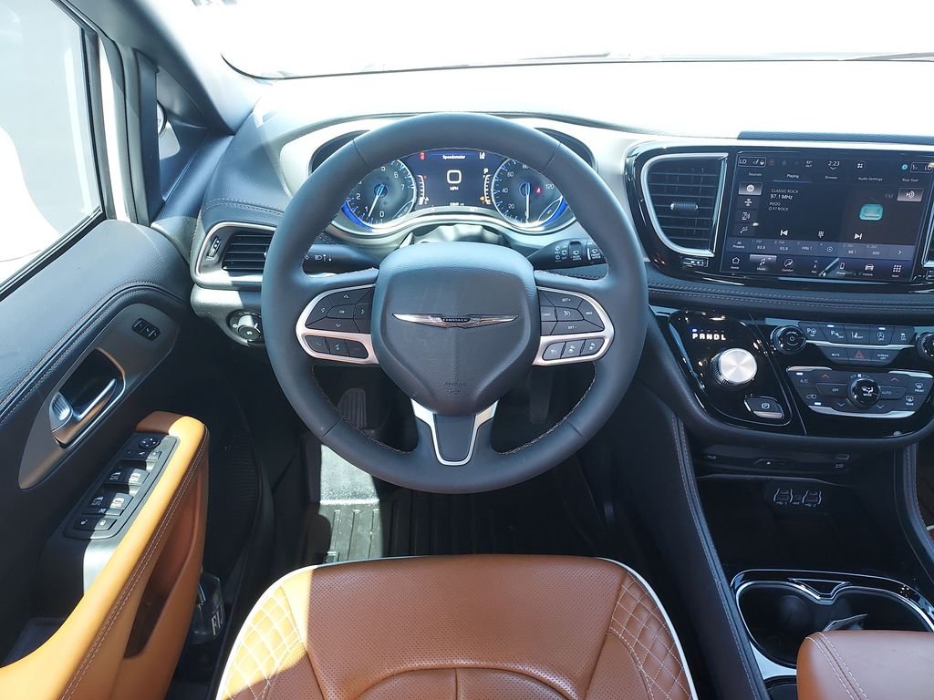 Used 2024 White Chrysler Pinnacle image 16
