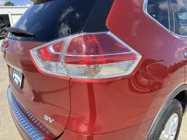 Used 2016 Red Nissan SV image 23