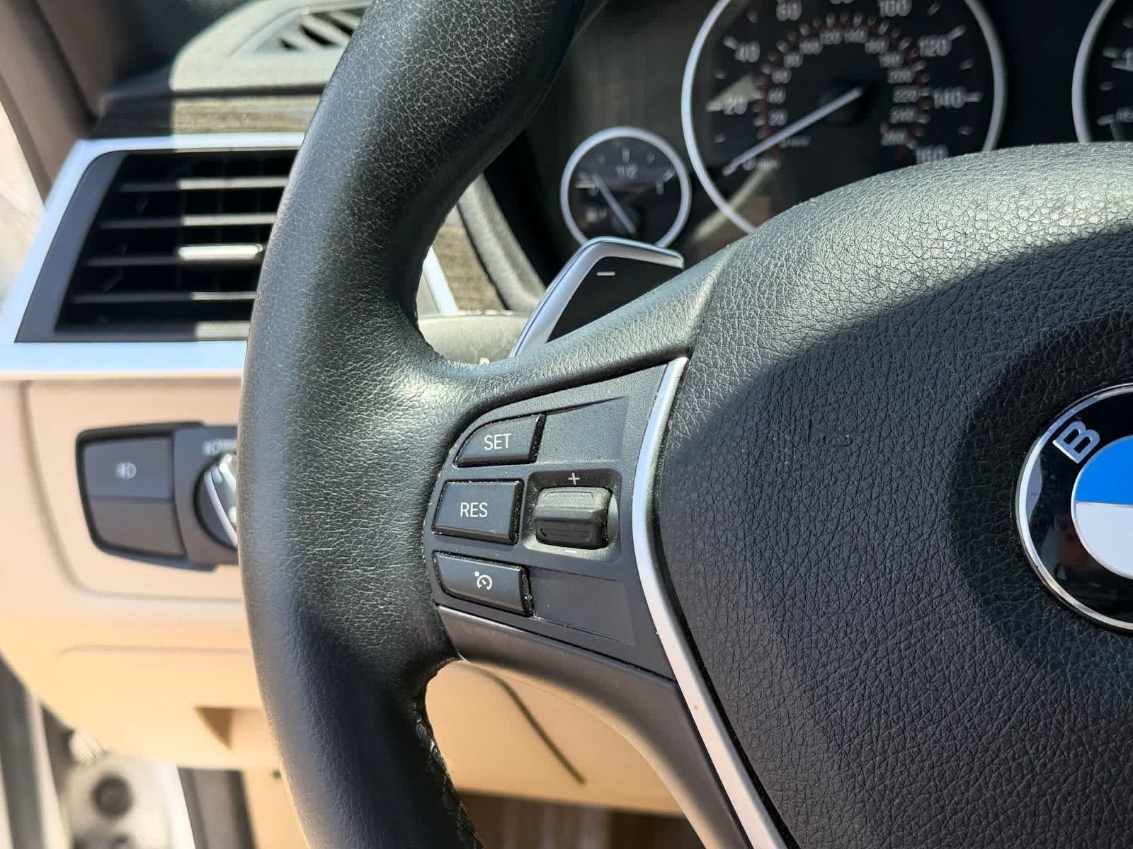 BMW 328i blanco de 2016 de segunda mano, imagen 10