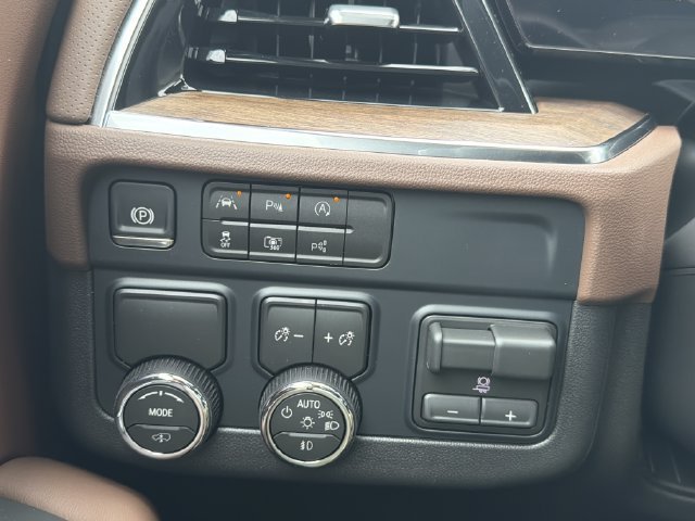 New 2026 Polar White Tricoat Chevrolet High Country image 29