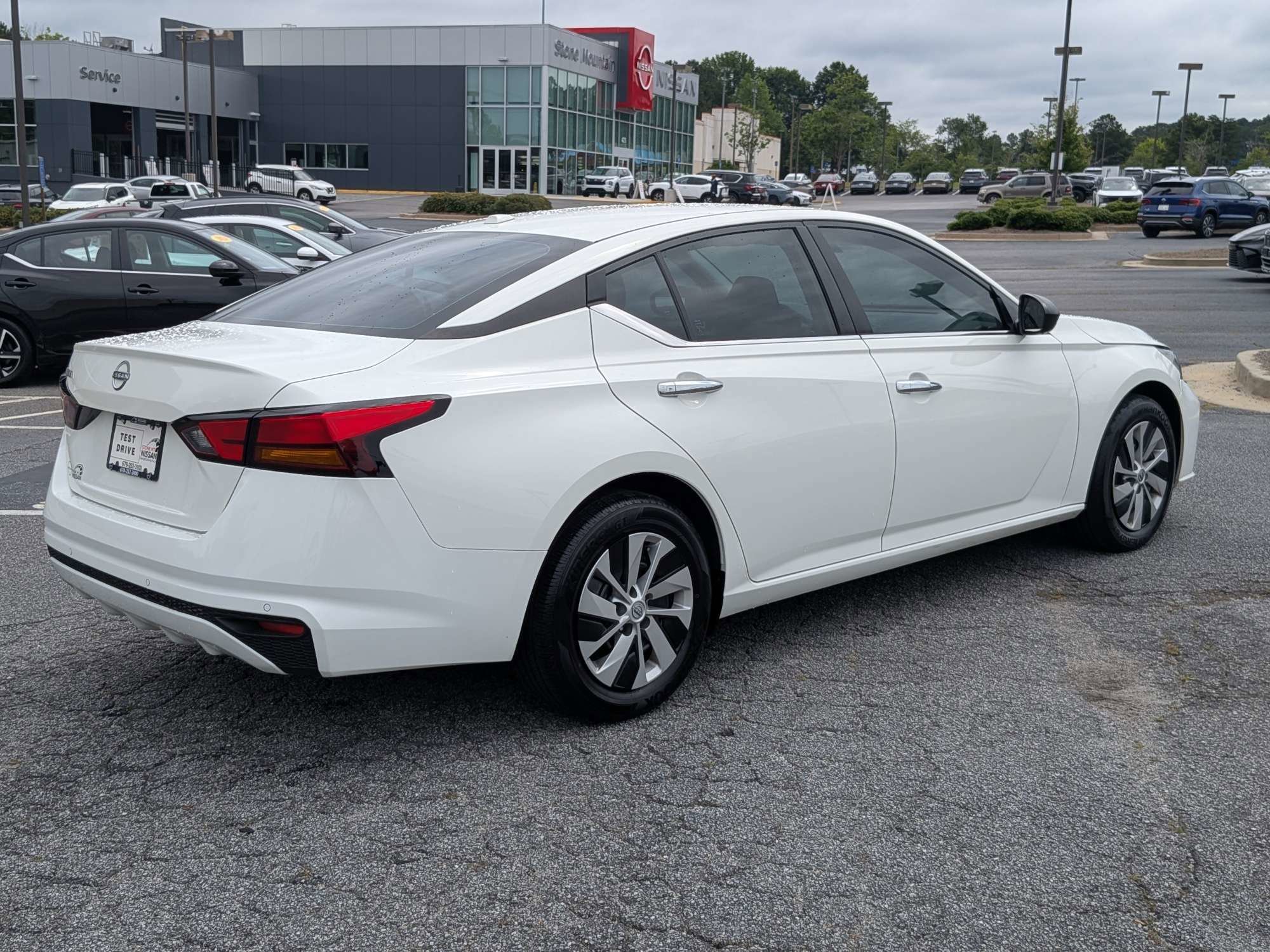 Certified Used 2025 White Nissan 2.5 S image 3