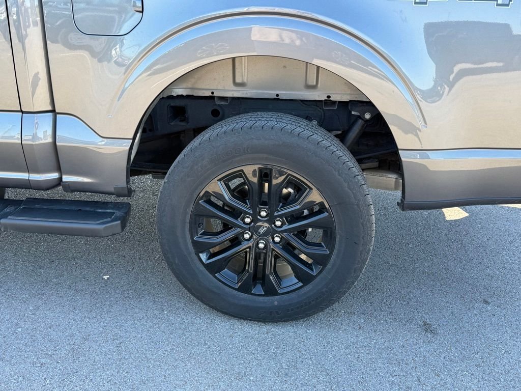 Used 2025 Carbonized Gray Metallic Ford Lariat image 24